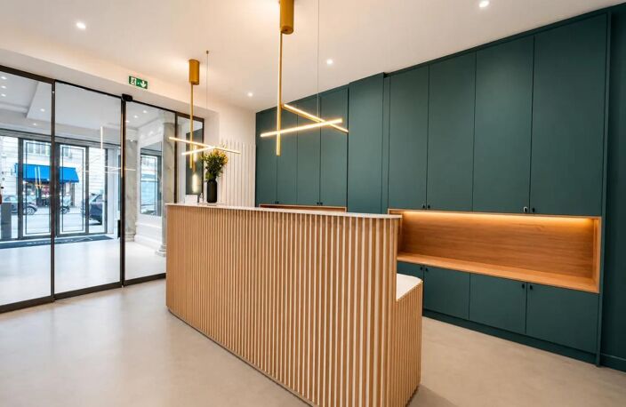 Bureaux à louer 351m² PARIS 16ème Nord, transports proches, ascenseur, accès sécurisé, hôte d’accueil, plug&play, chauffage immeuble, fibre optique, parquet, salles de réunion — photo 2