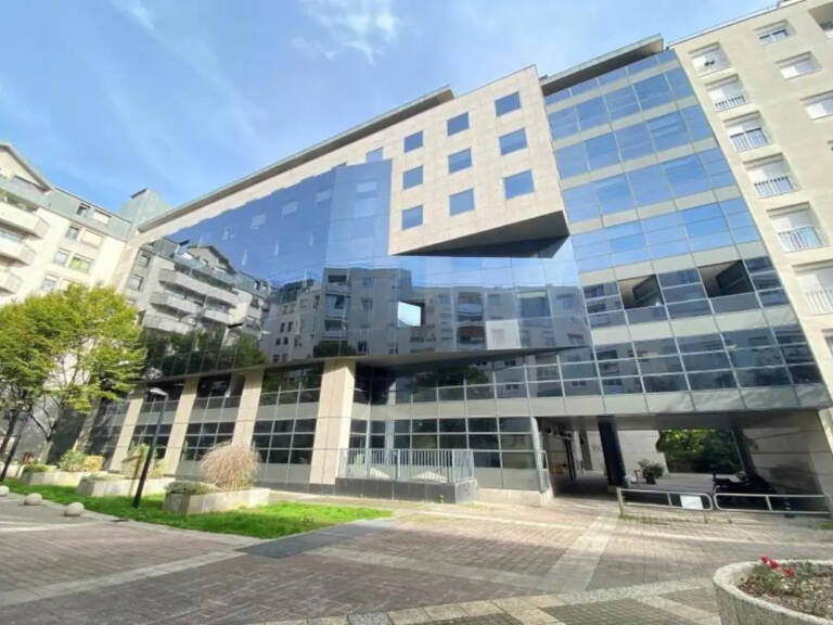 Boulogne Nord, dans un immeuble de bon standing, CORPIMMO vous propose à la vente une surface de bureaux entièrement rénovée libre et plusieurs surfaces de bureaux occupées — photo 1