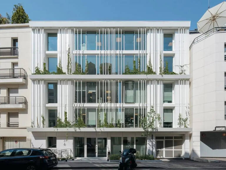 Bureaux récemment rénovés à louer à Boulogne-Billancourt dans un bel immeuble restructuré, certifié et avec plusieurs espaces extérieurs dont un de 360 m² — photo 1