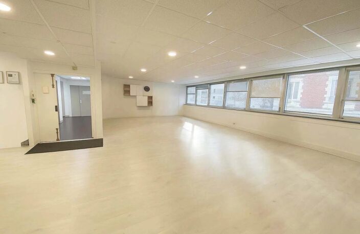 CORPIMMO vous propose à la location un plateau bureaux dans un immeuble récent et proche du métro Jean Jaurès. Surface lumineuse et climatisée — photo 5