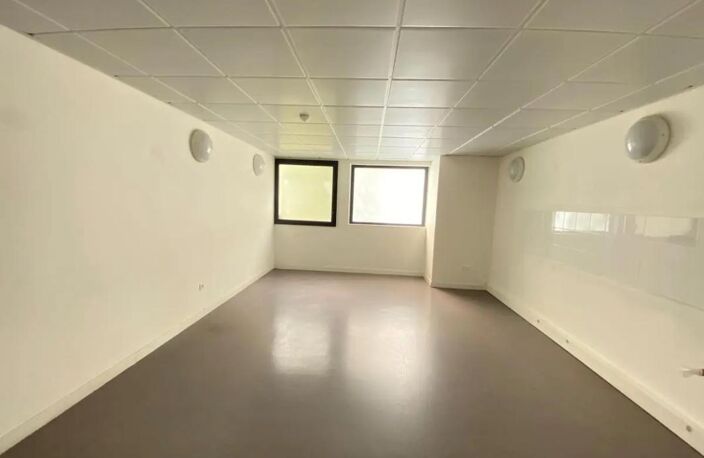 Idéalement situé proche de Marcel Sembat, CORPIMMO vous propose à la location un plateau de 248 m², parfaitement adapté pour un centre médical, paramédical recherchant confort, fonctionnalité et accessibilité — photo 2