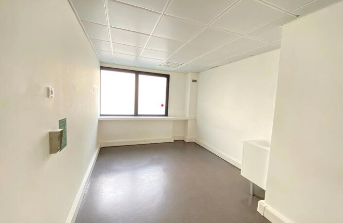 Idéalement situé proche de Marcel Sembat, CORPIMMO vous propose à la location un plateau de 248 m², parfaitement adapté pour un centre médical, paramédical recherchant confort, fonctionnalité et accessibilité — photo 4