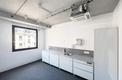 Bureaux à louer : plateaux de 353 m² divisibles à Boulogne-Billancourt. Immeuble moderne, proche des transports, sécurisé, lumineux, cuisine aménagée, climatisation, fibre optique — photo du bien