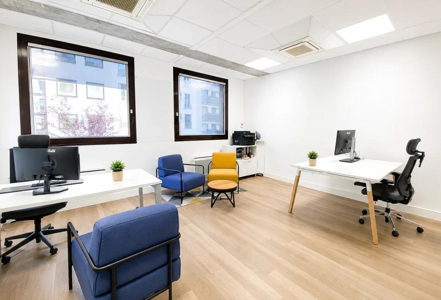 Bureaux à louer : plateaux de 353 m² divisibles à Boulogne-Billancourt. Immeuble moderne, proche des transports, sécurisé, lumineux, cuisine aménagée, climatisation, fibre optique — photo 1