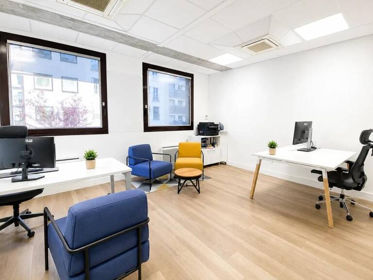 Bureaux à louer : plateaux de 353 m² divisibles à Boulogne-Billancourt. Immeuble moderne, proche des transports, sécurisé, lumineux, cuisine aménagée, climatisation, fibre optique — photo 1