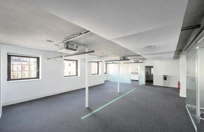 Bureaux à louer : plateaux de 353 m² divisibles à Boulogne-Billancourt. Immeuble moderne, proche des transports, sécurisé, lumineux, cuisine aménagée, climatisation, fibre optique — photo 5