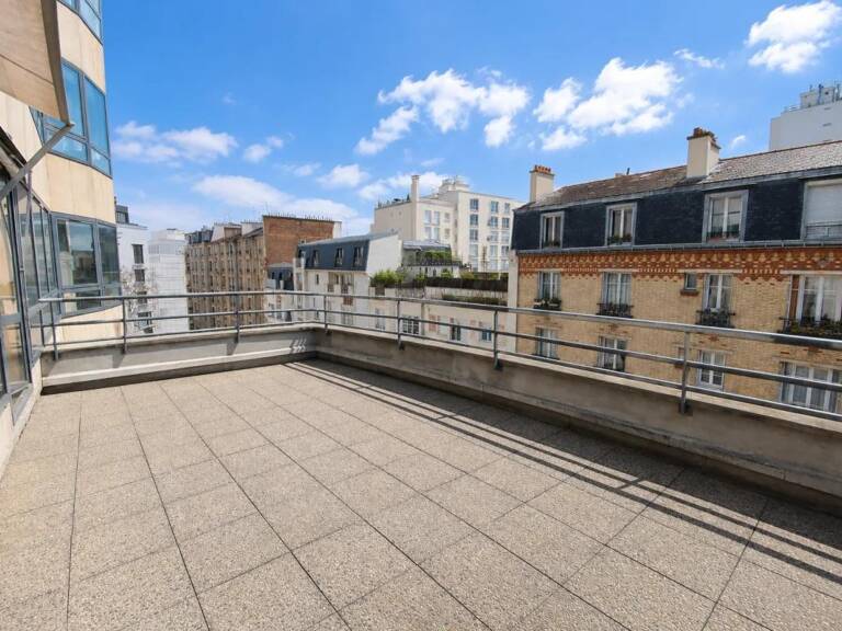 Bureaux à louer de 167 m² à Boulogne Billancourt. Immeuble moderne, proche transports et commerces, terrasse et climatisation réversible — photo 1