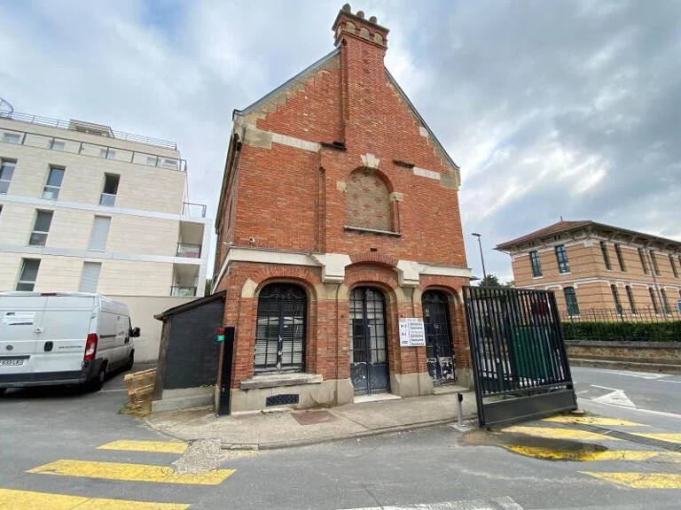 Maison indépendante en RDC+ 2 niveaux sur sous-sol à usage de bureaux de 112 m² à Boulogne Billancourt à vendre. Bâtiment plein de charme, et 4 places de parking associés pour aménagement en terrasse et jardin — photo 1