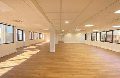 Bureaux à louer de 841 m² divisibles en 3 lots, en centre ville de Boulogne Billancourt. Accès PMR, Contrôle d'accès, 2 ascenseurs, RIE, Fibre optique, Climatisation réversible. Aménagement flexible — photo du bien