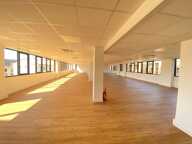 Bureaux à louer de 841 m² divisibles en 3 lots, en centre ville de Boulogne Billancourt. Accès PMR, Contrôle d'accès, 2 ascenseurs, RIE, Fibre optique, Climatisation réversible. Aménagement flexible — photo 3
