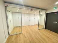 Bureaux à louer de 841 m² divisibles en 3 lots, en centre ville de Boulogne Billancourt. Accès PMR, Contrôle d'accès, 2 ascenseurs, RIE, Fibre optique, Climatisation réversible. Aménagement flexible — photo 4