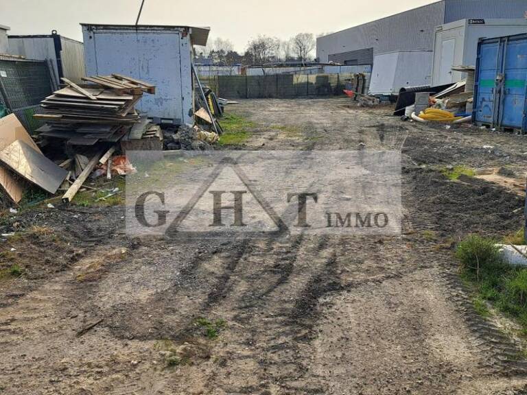TERRAIN DE 1 000 M² À LOUER – CHAUMES-EN-BRIE — photo 1