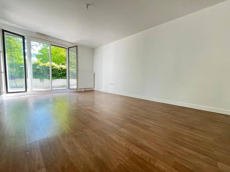 APPARTEMENT 4 PIECES - TERRASSE - JARDIN - DPE B - 77 m2 — photo 1