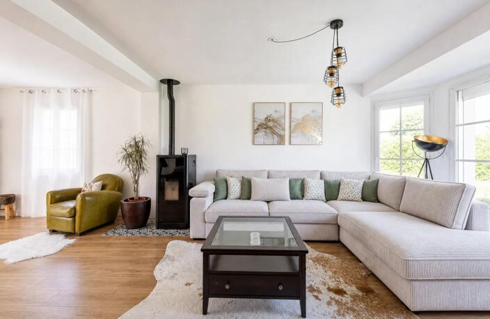 Maison de 7 pièces de 134 m² à Lagny-le-Sec — photo 2