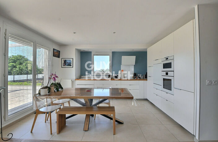 Bron Eglise - Appartement T2 de 76m² , dernier étage, grande terrasse sans vis-à-vis - Bron (69500) — photo 2