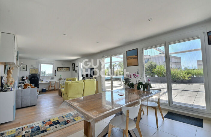 Bron Eglise - Appartement T2 de 76m² , dernier étage, grande terrasse sans vis-à-vis - Bron (69500) — photo 5