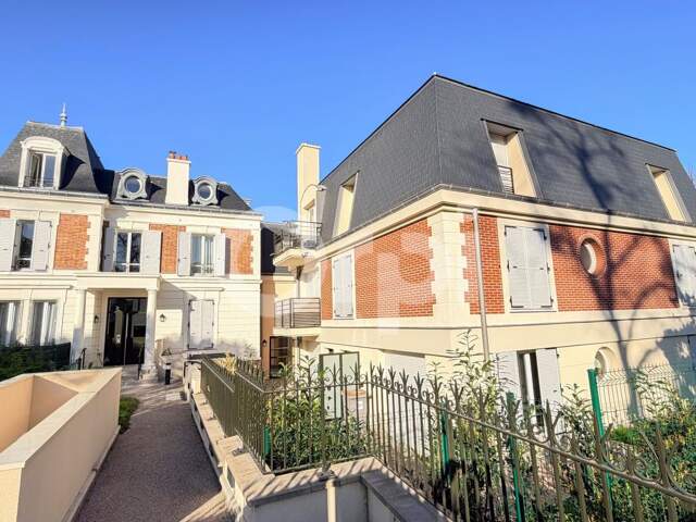 Appartement À Vendre — photo du bien