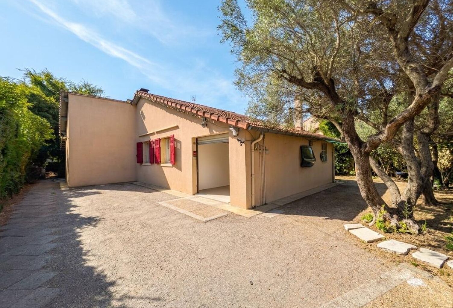 Maison de plain-pied Morières avec jardin et garage — photo 1