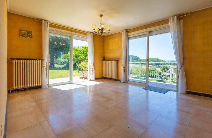 Maison sur sous-sol aménagé avec vue dégagée et piscine — photo 3