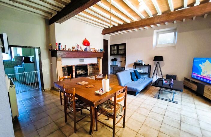 Maison de charme avec dépendances et cour clôturée — photo 2