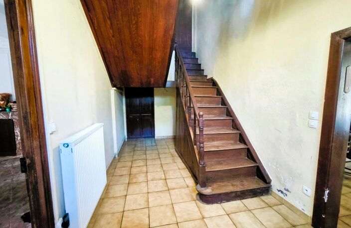 Maison de charme avec dépendances et cour clôturée — photo 5
