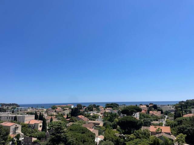 A VENDRE LA SEYNE SUR MER QUARTIER MAR-VIVO APPARTEMENT 3 PIECES DERNIER ETAGE ASCENSEUR TERRASSE VUE MER GARAGE — photo du bien