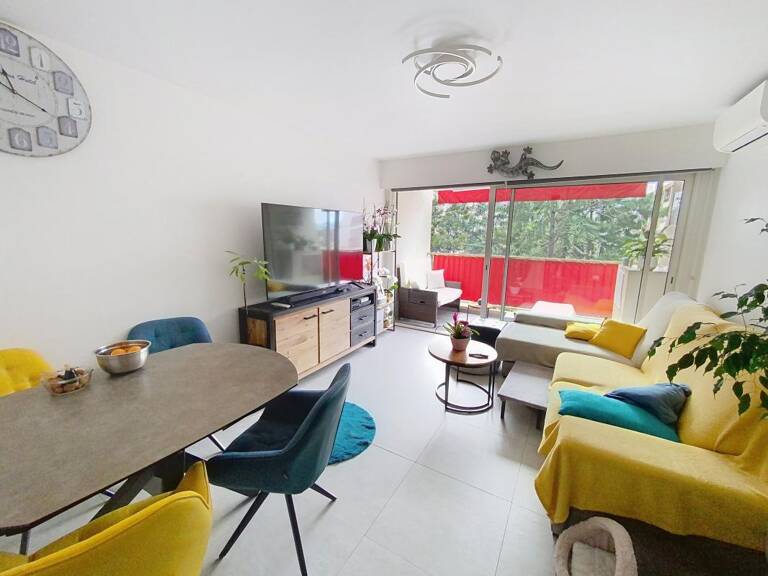   Superbe T2 rénové avec balcon, climatisation, parking et cave — photo 1
