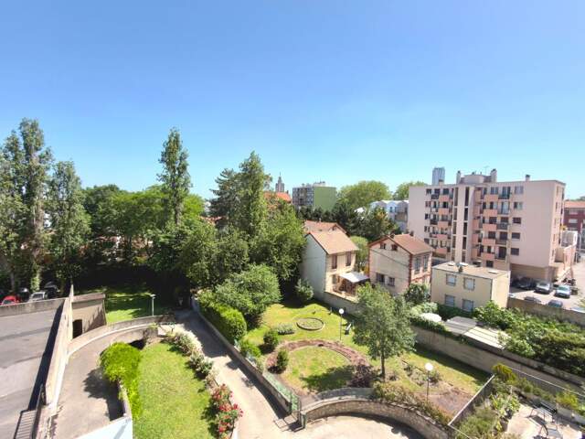 Appartement À Vendre — photo du bien