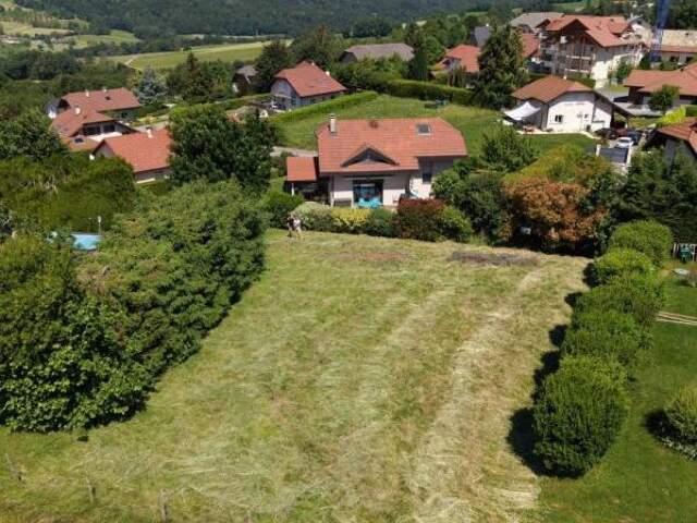 À vendre – Terrain constructible de 783 m² à Menthonnex-en-Bornes — photo du bien