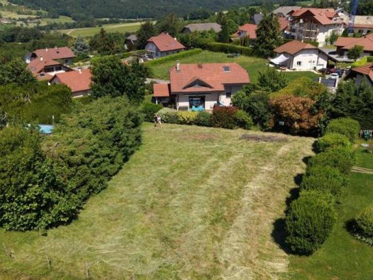 À vendre – Terrain constructible de 783 m² à Menthonnex-en-Bornes — photo 1
