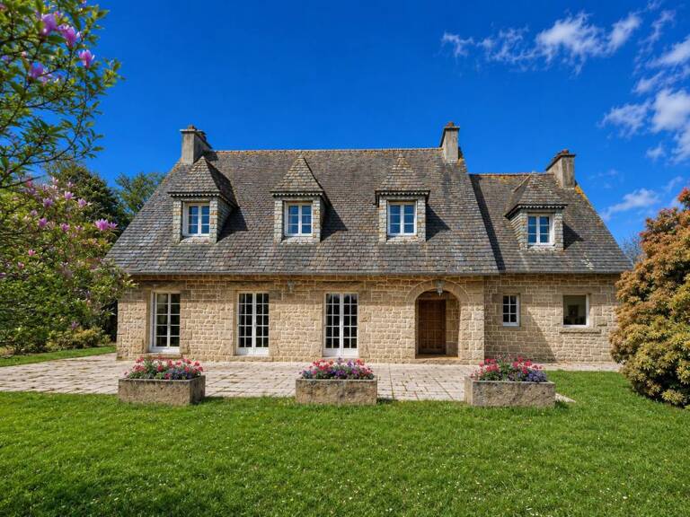 À vendre – Belle propriété en pierres avec dépendance à Plouigneau — photo 1