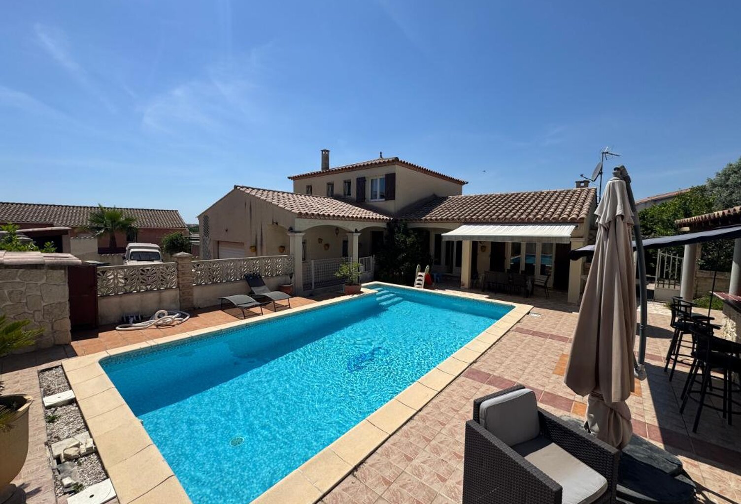 Maison avec piscine et grand terrain - Gigean — photo 1