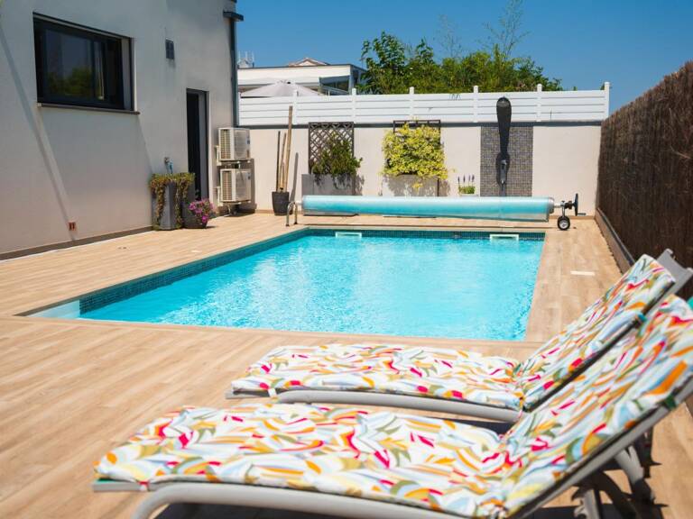 À Vendre : Maison moderne lumineuse avec piscine et jacuzzi à proximité de la plage — photo 1
