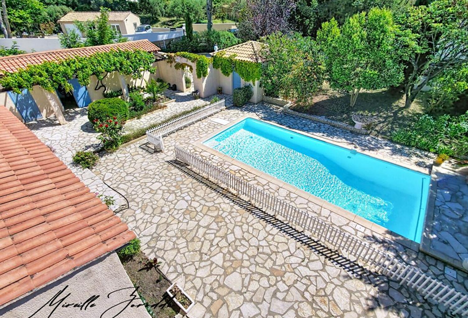A VENDRE BEAUCAIRE Maison de 134m² avec 4 chambres piscine, garage et annexe — photo 1