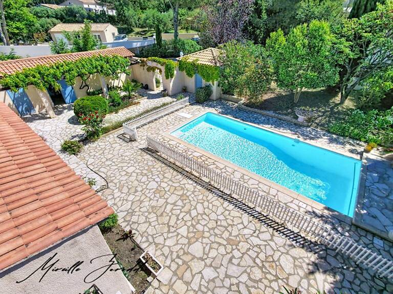 A VENDRE BEAUCAIRE Maison de 134m² avec 4 chambres piscine, garage et annexe — photo 1