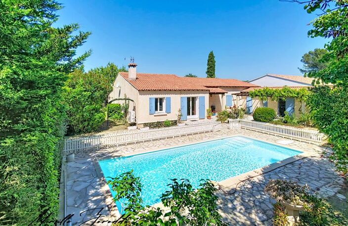 A VENDRE BEAUCAIRE Maison de 134m² avec 4 chambres piscine, garage et annexe — photo 2
