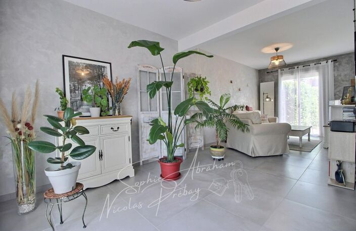 Maison de 3 pièces, 2 grandes chambres avec jardin et garage — photo 3