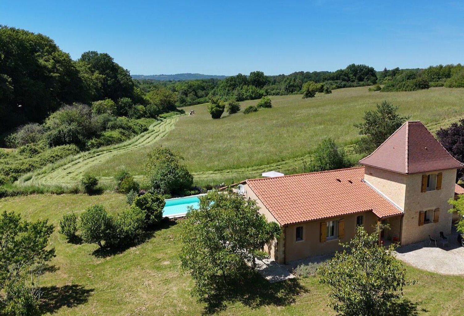 Belle maison contemporaine avec 4 chambres, piscine et garage — photo 1