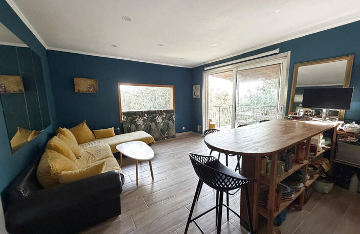 CASTELLAR : Appartement / Bas de Villa avec joli terrain - U — photo 2