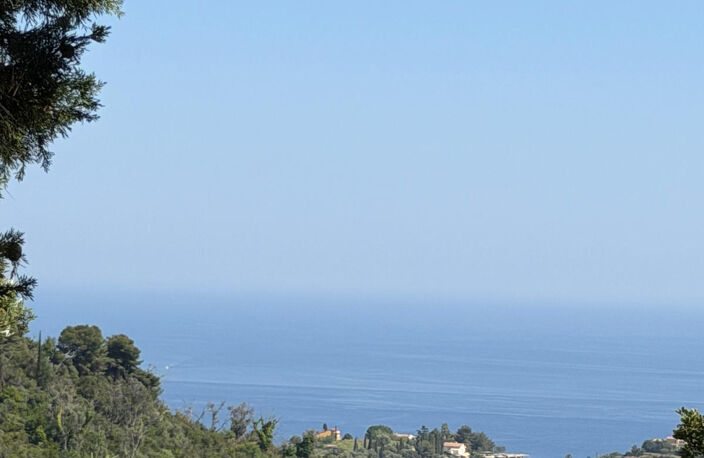 CASTELLAR : Appartement / Bas de Villa avec joli terrain - U — photo 4