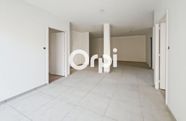 Appartement T3 entièrement rénové avec extérieur et stationnement –  À proximité du centre de Saint-Laurent-de-Chamousset — photo 3