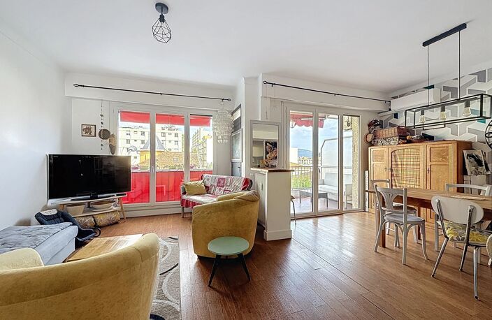 F3 NICE - ST SYLVESTRE - TERRASSE VUE DEGAGEE — photo 2