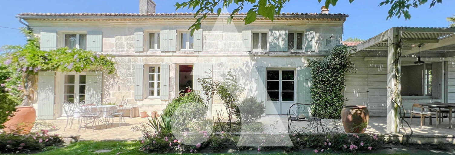 Maison 11 Pièces 298 m² à vendre à Saint-Georges-des-Coteaux (17810)