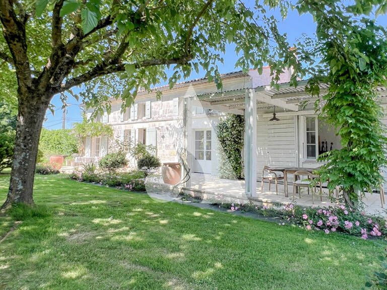 Maison Saint Georges Des Coteaux 11 pièces 285 m2 — photo 1
