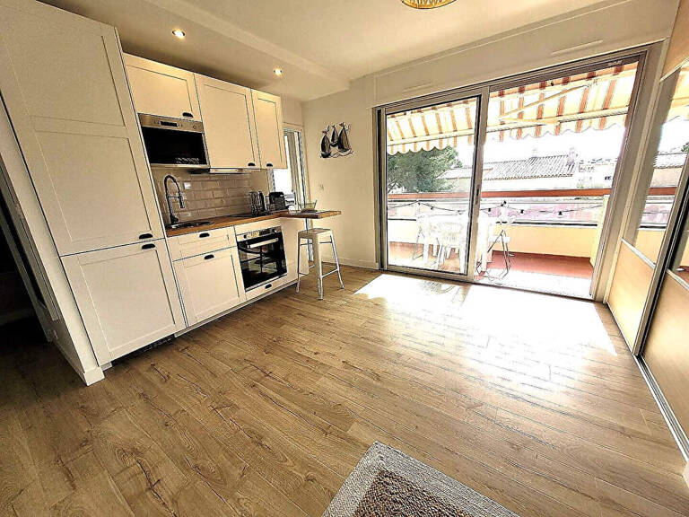 LOCATION SAISONNIERE  Six Fours Les Plages  LES LONES 1 pièce(s) 33 m² avec un espace nuit — photo 1