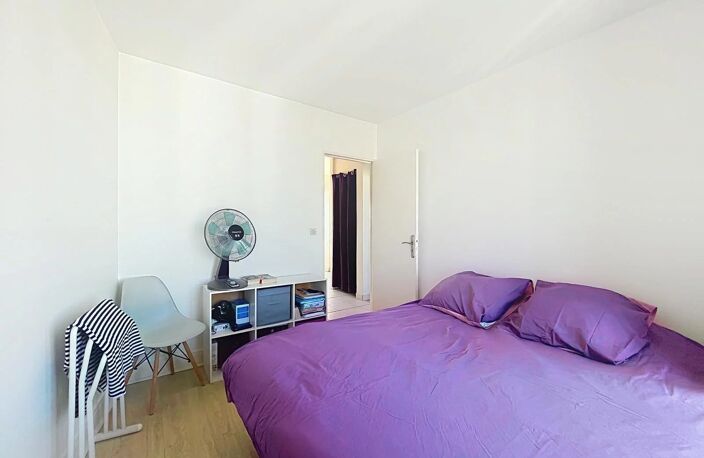 Appartement F3 traversant de 57m2 au dernier étage avec vue dégagée et rénovation énergétique votée — photo 5