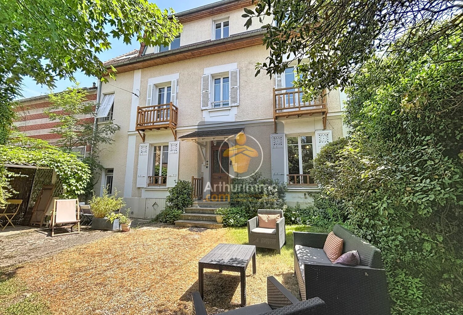 Maison meulière de charme – Hyper-centre de Montgeron – 150 m² – Jardin arboré — photo 1