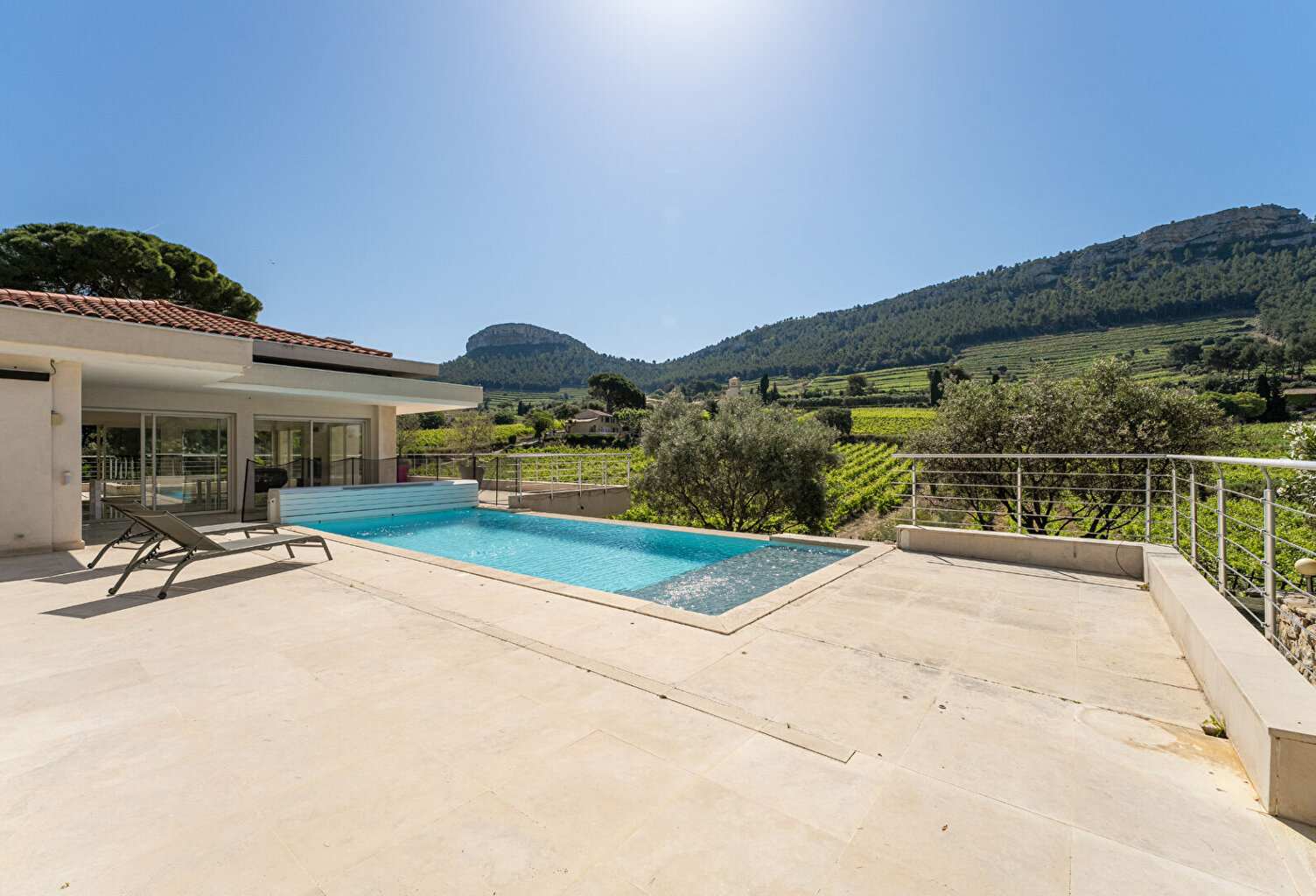 CASSIS PROPRIÉTÉ CONTEMPORAINE D'EXCEPTION AU COEUR DES VIGNES — photo 1
