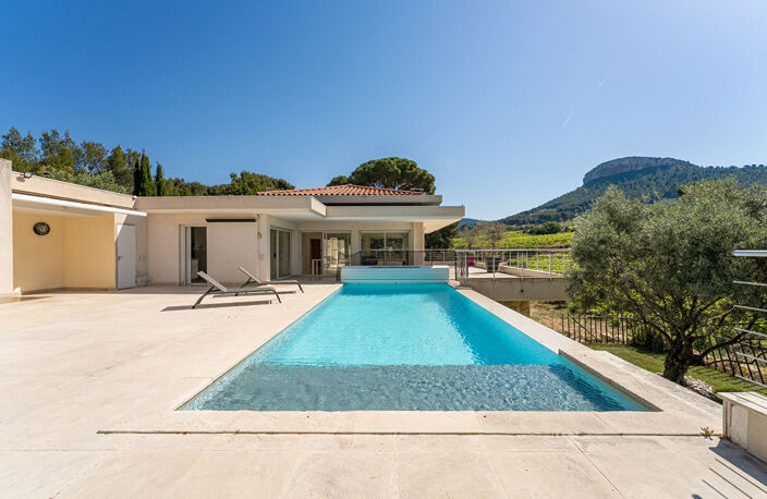 CASSIS PROPRIÉTÉ CONTEMPORAINE D'EXCEPTION AU COEUR DES VIGNES — photo 2