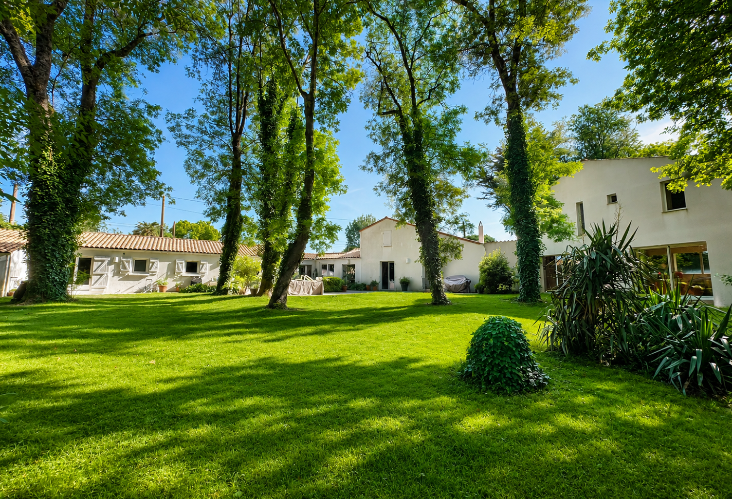 saint sulpice de royan - maison 7 pièces - au prix de 480.000 € HAI — photo 1